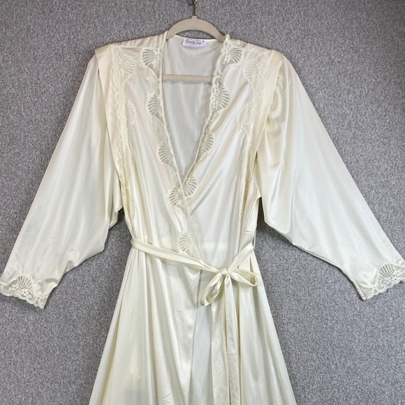 Vintage Vanity Fair nylon robe M wrap front lace trim ivory made USA coquette - Picture 1 of 11